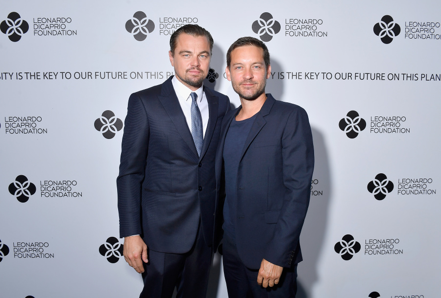 DiCaprio a Maguire (vpravo) sú dlhoroční priatelia.