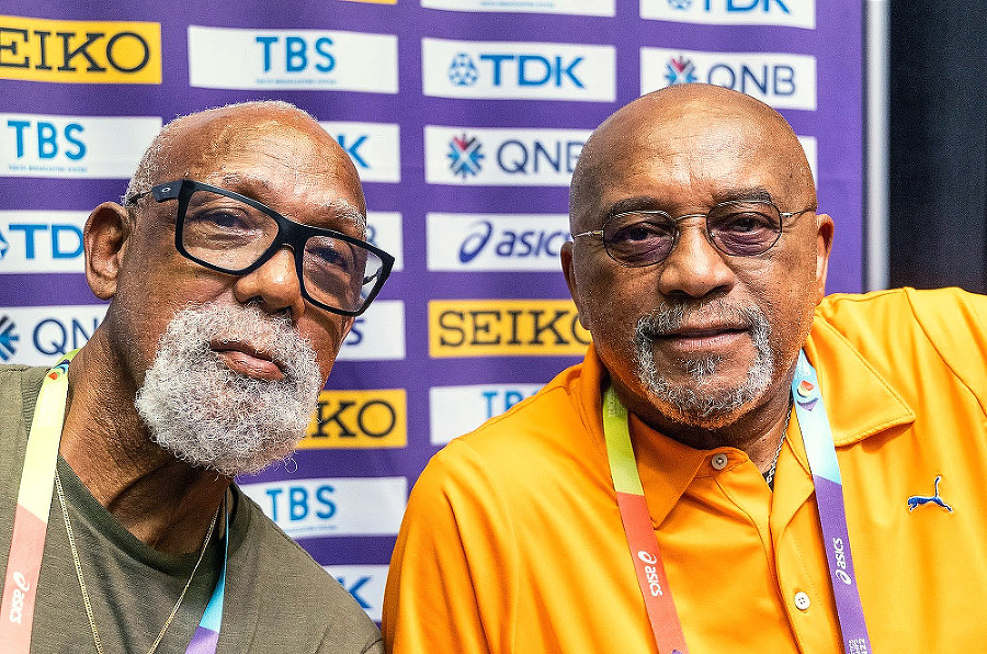 Tommie Smith (vľavo) a