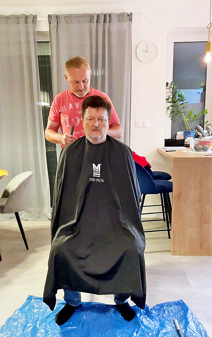 Peter Batthyany ostrihal svojho hereckého kolegu Petra Sklára po domácky.
