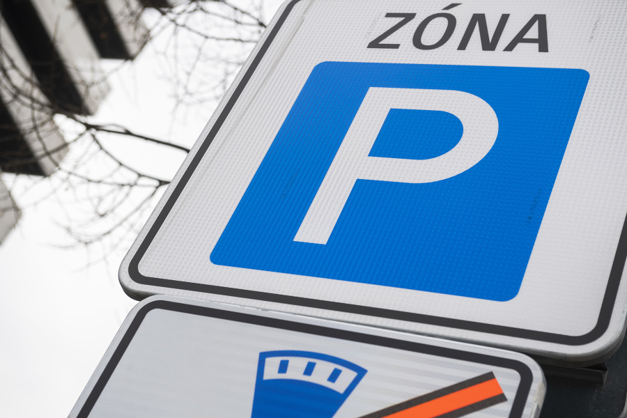 Regulované parkovanie so systémom PAAS v Bratislave.
