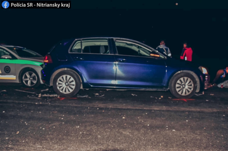 Dopravní policajti z Nových Zámkov boli v nočných hodinách vyslaní k dopravnej nehode, ktorá sa stala v Štúrove na Železničnom rade.