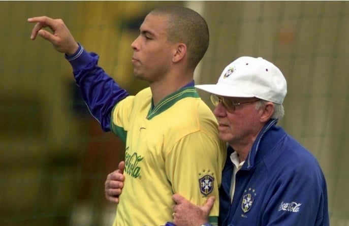 Na snímke Ronaldo (vľavo)