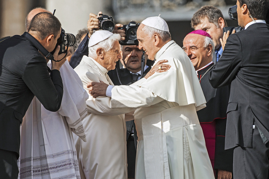 Dvaja pápeži: Benedikt XVI.
