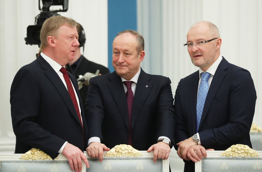 Bývalému Putinovmu poradcovi (naľavo)