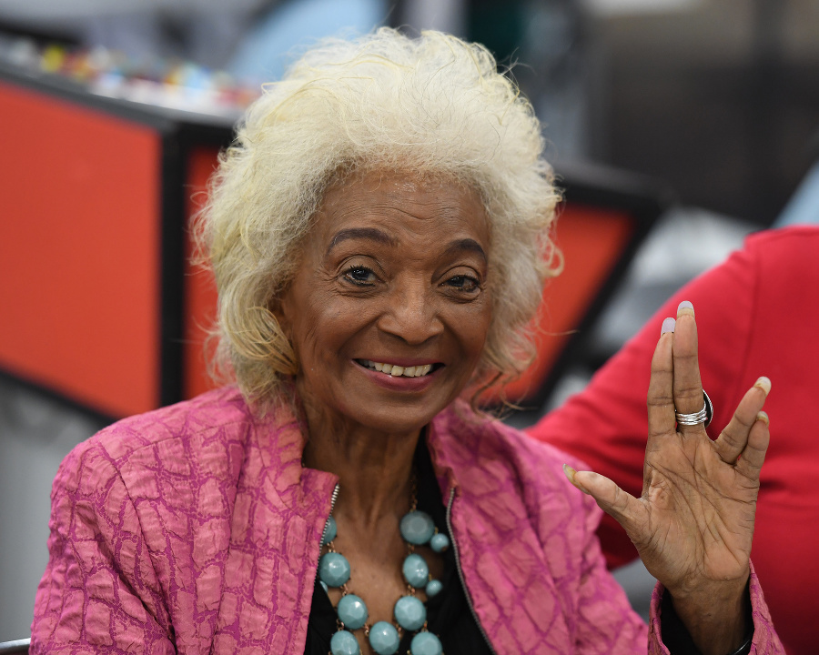 Nichelle Nichols s typickým