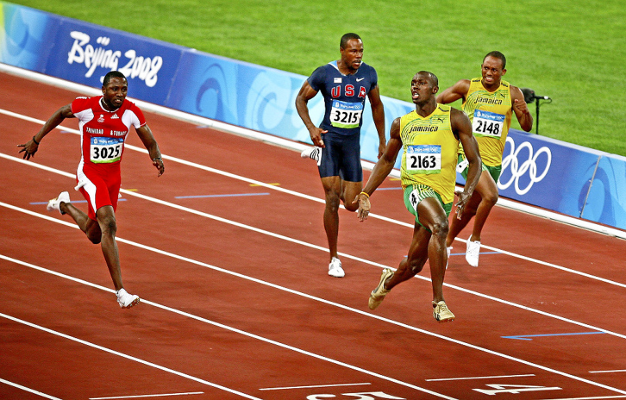 2008: Bolt oslavuje olympijské