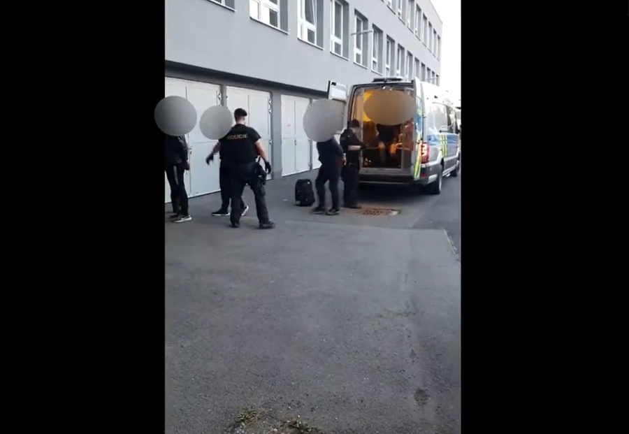 Českí policajti zadržali 23
