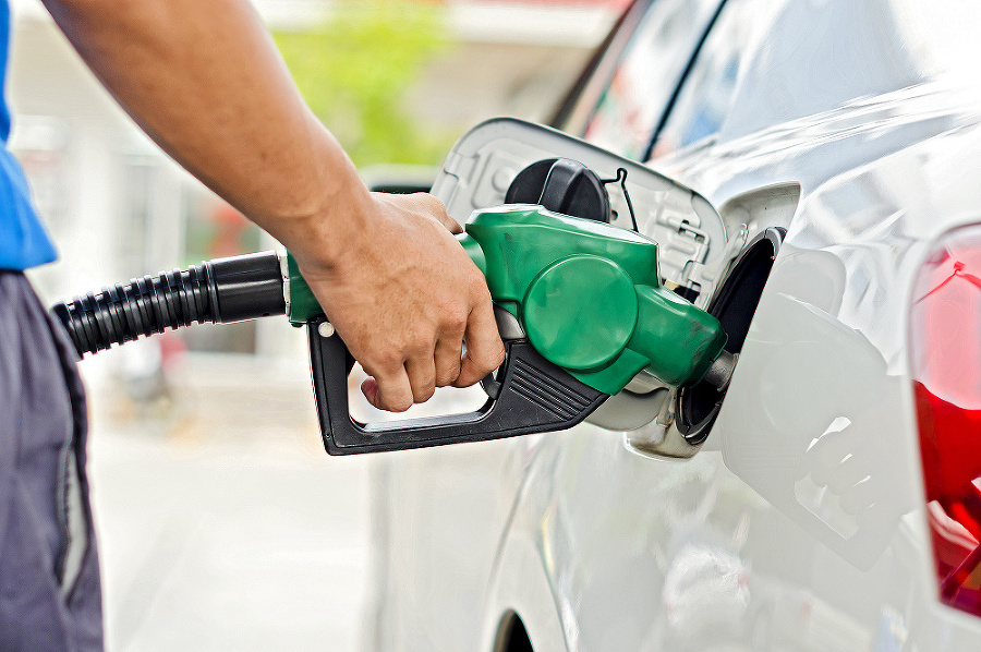 Vývoj cien benzínu závisí