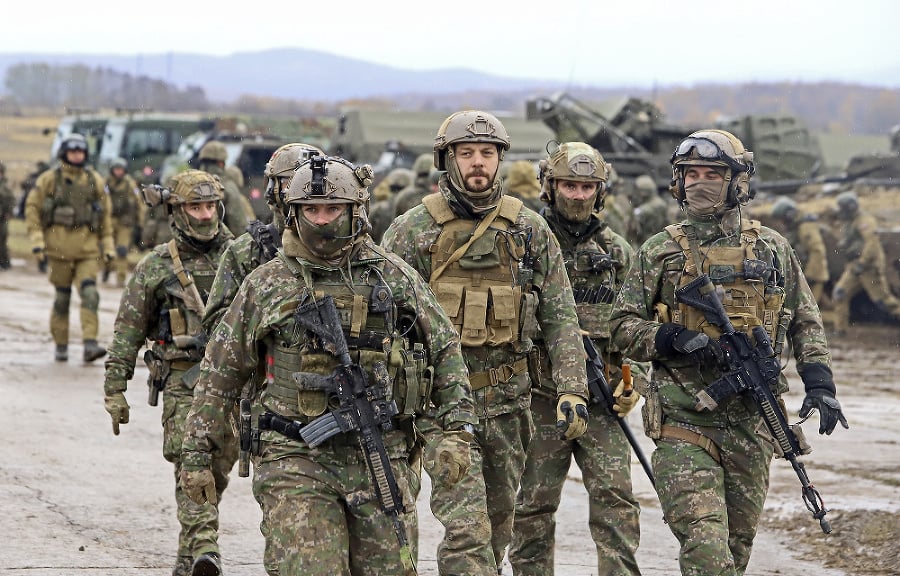 Vojaci NATO (ilustračné foto).