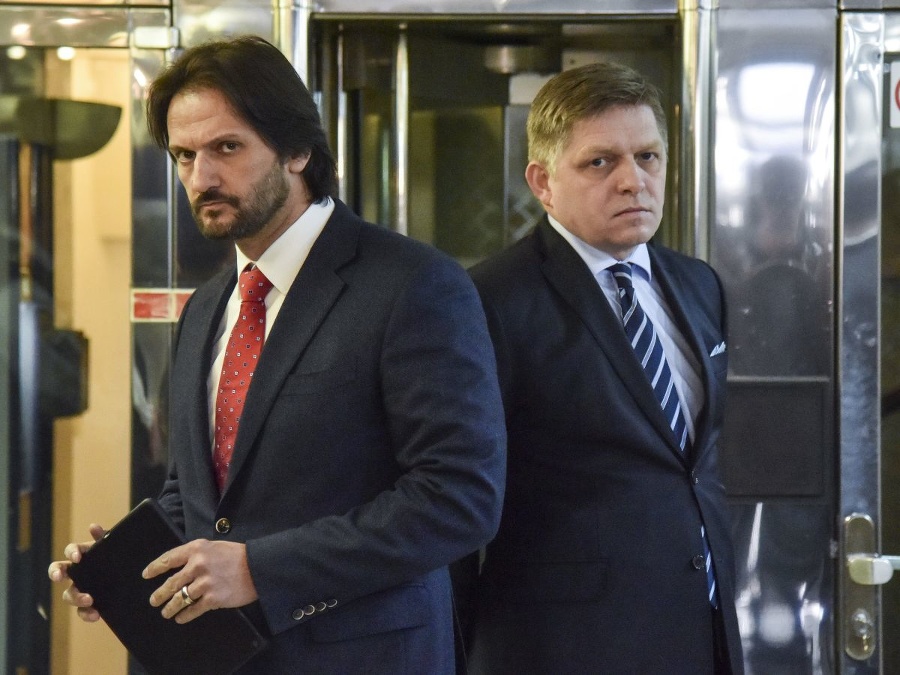 Bývalý minister vnútra Robert Kaliňák (vľavo) a expremiér Robert Fico