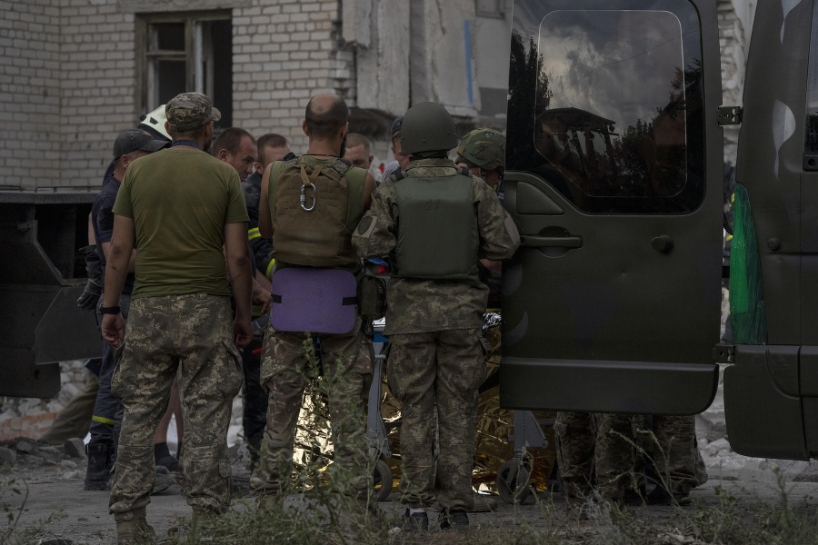 Ukrajinskí vojaci v meste