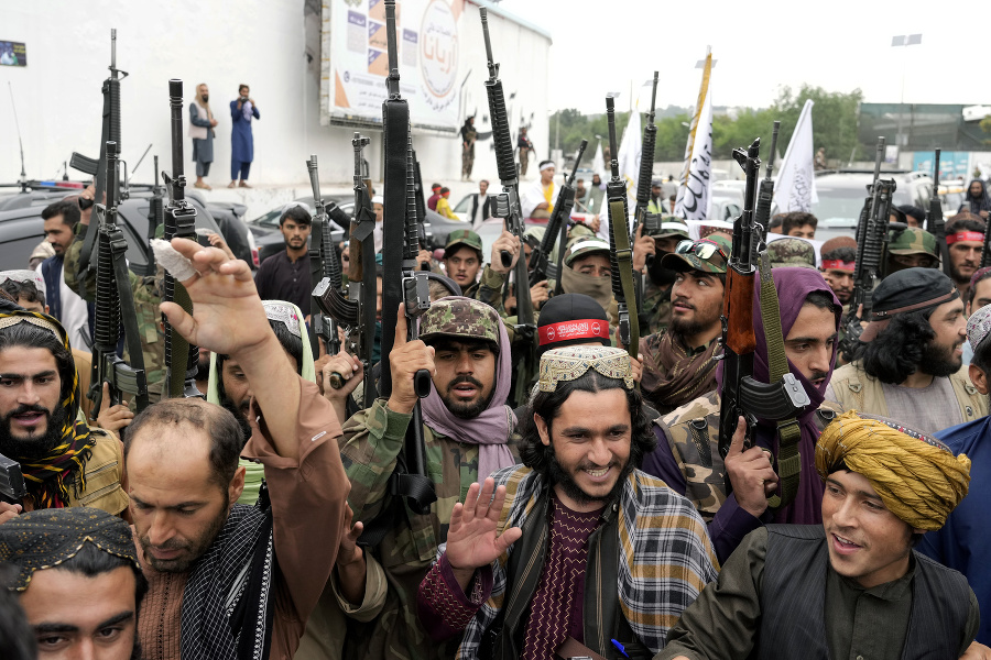 Prívrženci Talibanu oslavujú rok