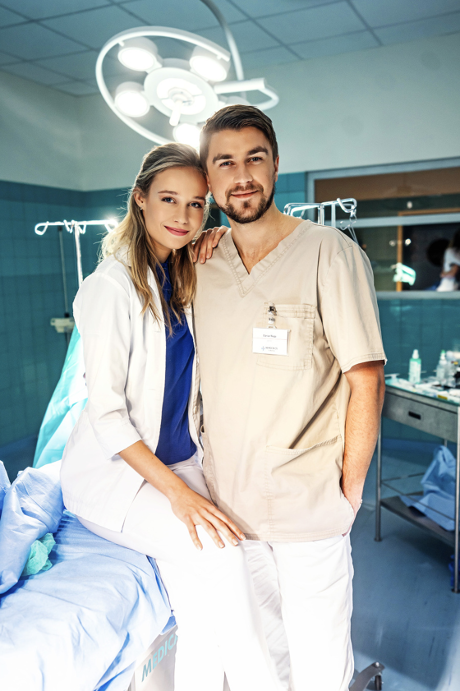 Ona dostala v seriálovom hite Jojky rolu doktorky, on sa stal sanitárom.
