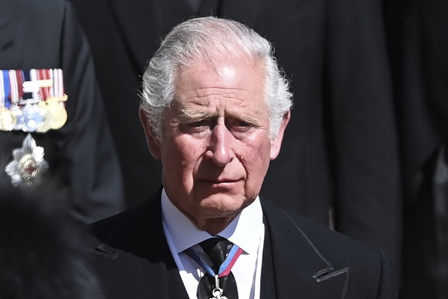 Princ Charles (73), Harryho otec.