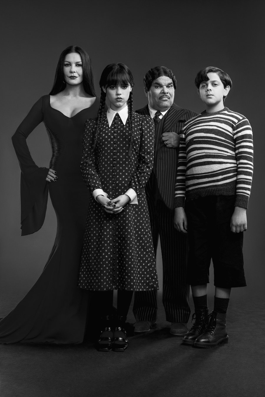 Catherine Zeta-Jones (vľavo) má radosť z úlohy pani Addamsovej.