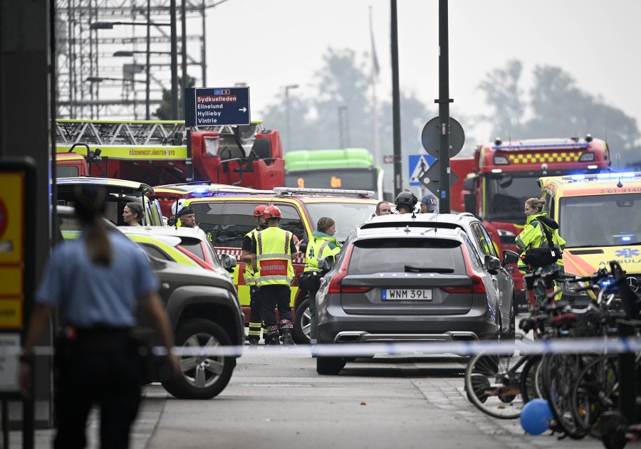 Policajti uzatvárajú okolie pred