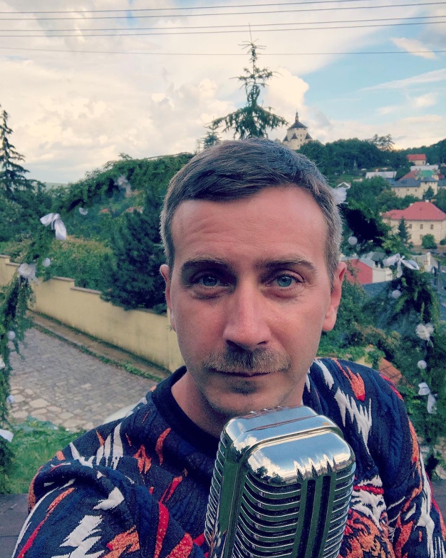Komik Števo Martinovič nakrútil paródiu premiéra Matoviča. 