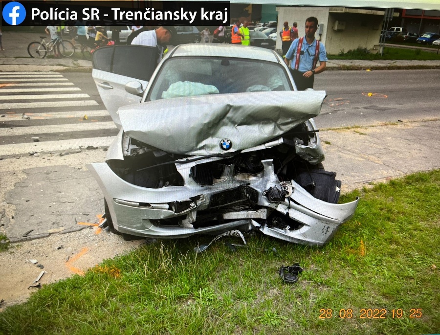 Vodič zavinil dve dopravné nehody, so zraneniami skončil v nemocnici.