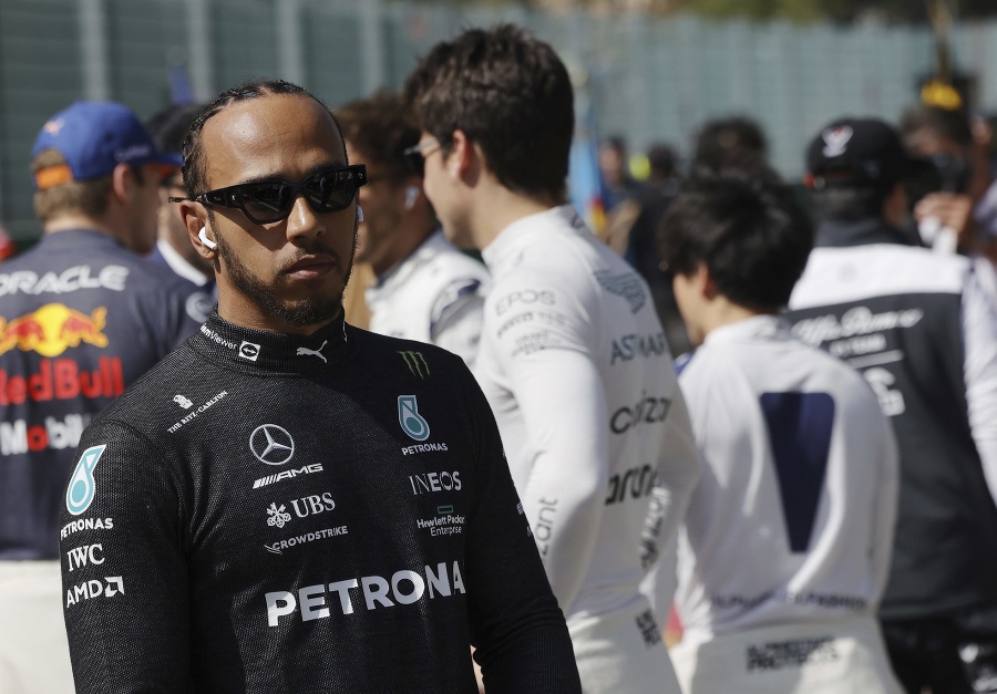 Lewis Hamilton sa vrátil