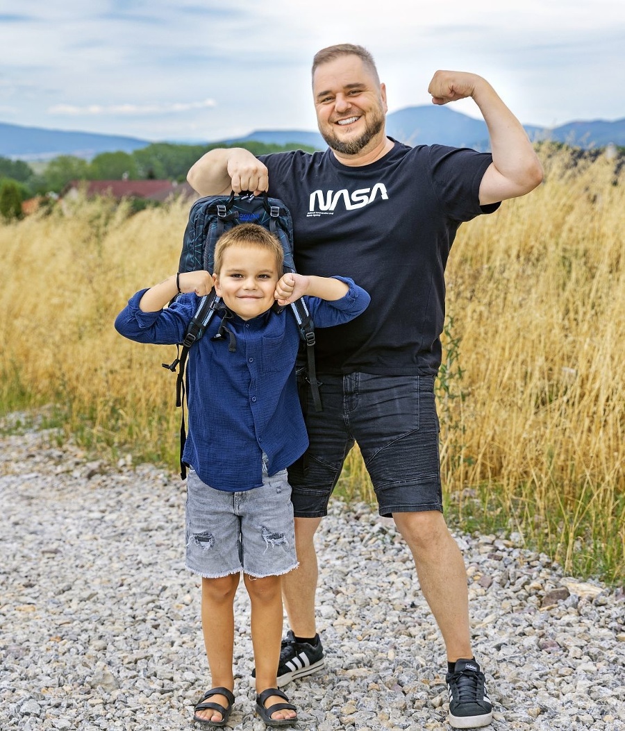 Líder kapely Desmod Kuly so synom.