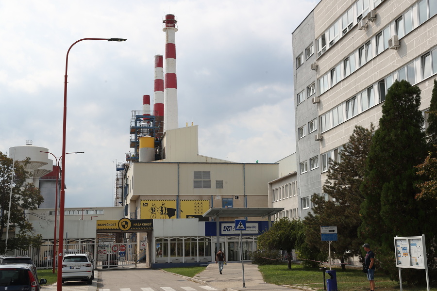 Trnavská fabrika zamestnáva približne 900 ľudí.