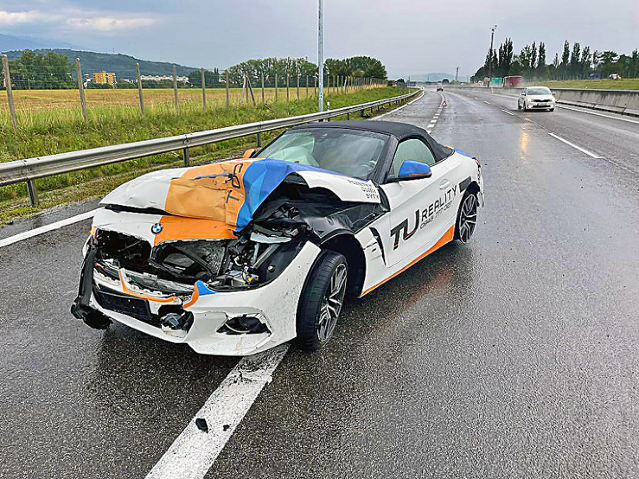 Podnikateľ Martin mal nehodu v nepriaznivom počasí. Odnieslo si to jeho auto.