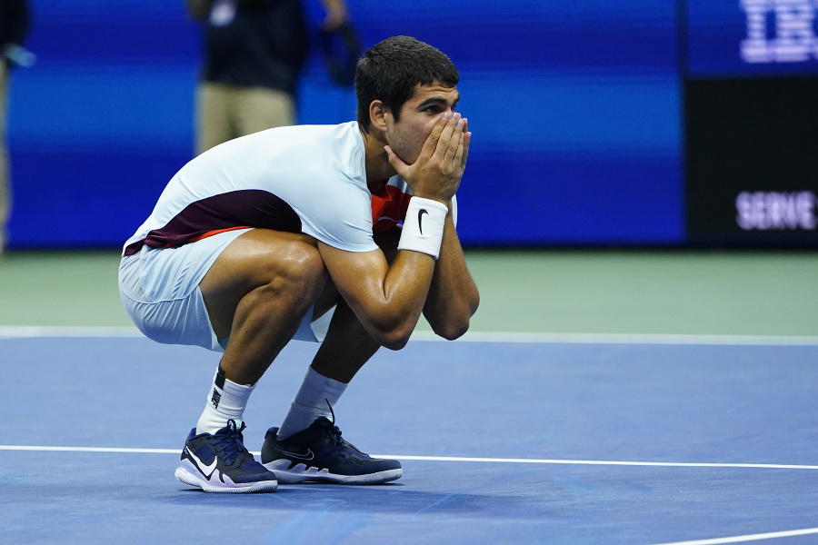 Španielsky tenista Carlos Alcaraz si prvýkrát v kariére zahrá semifinále na grandslamovom turnaji. 
