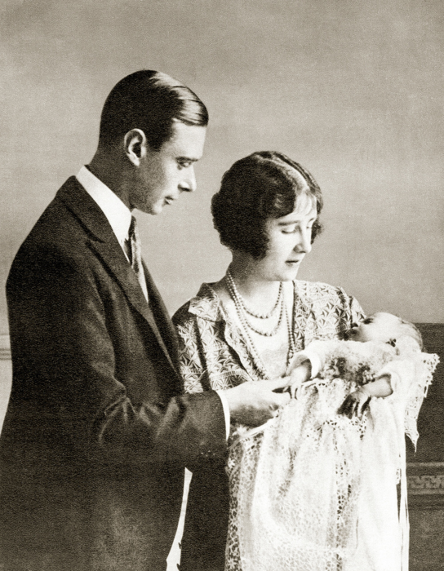 Na svet prišla 21. apríla 1926 v Londýne. Jej rodičmi boli kráľ Juraj VI. a kráľovná matka.