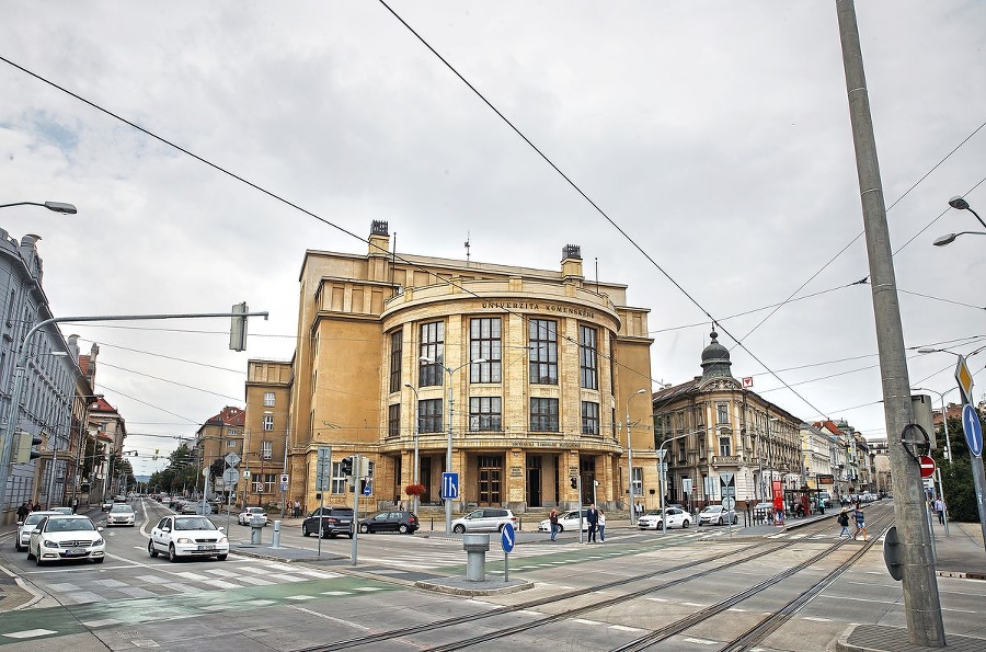 Univerzita Komenského v Bratislave.