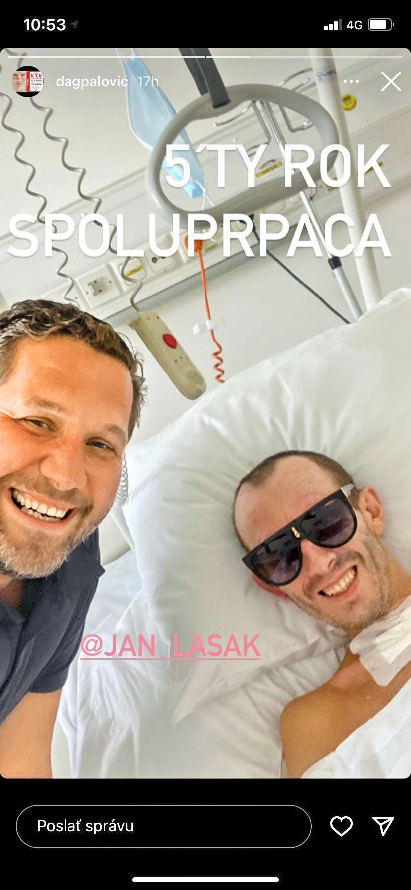 Športový kouč rozdáva v nemocnici úsmevy. Navštíviť ho prišiel aj kamarát Ján Lašák.