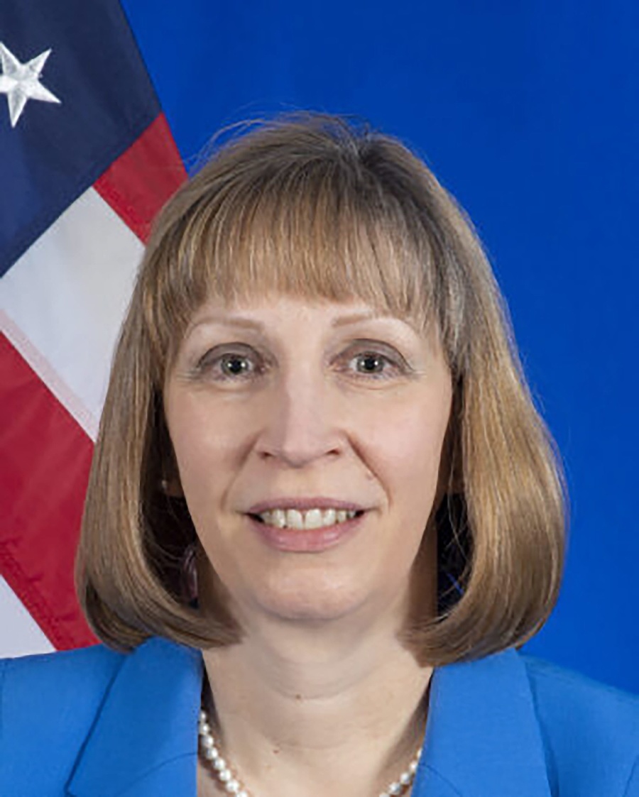 Biden nominoval za veľvyslankyňu v Rusku skúsenú diplomatku Lynne Tracyovú.