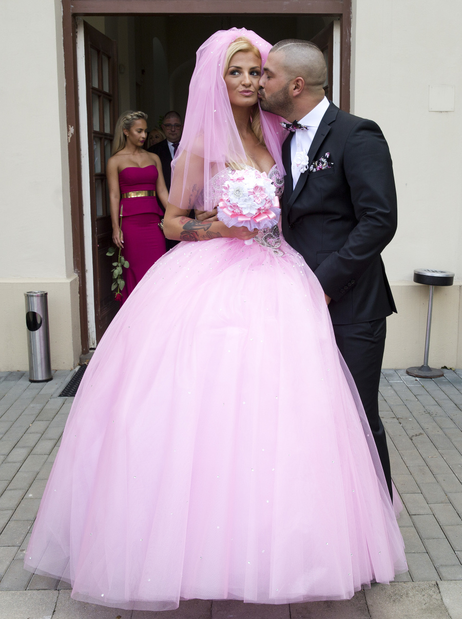 Influencerka sa pred oltár v kostole postaví prvýkrát.