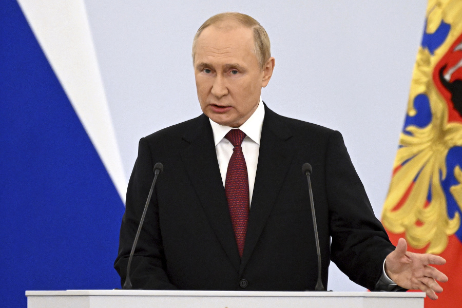 Ruský prezident Vladimir Putin počas prejavu na oslavách vyhlásenia anexie štyroch okupovaných ukrajinských oblastí za štátne územie Ruska