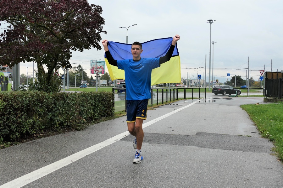 Ukrajinec Artem (16) pobeží