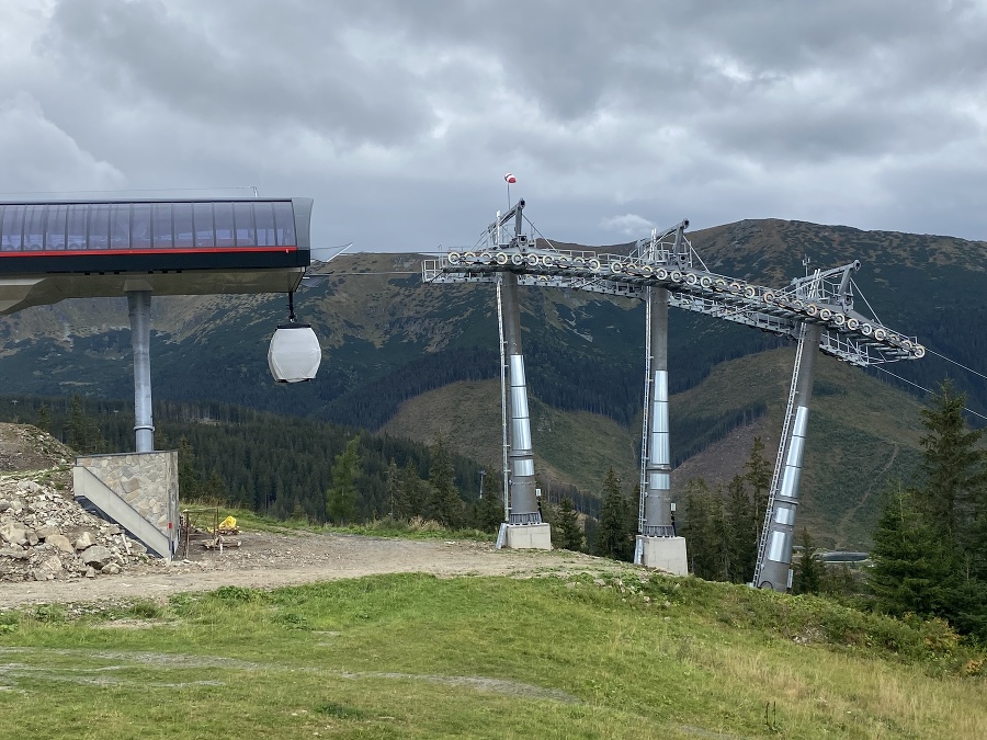 Lanovka prepraví lyžiarov medzi