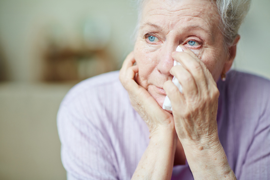 Páchateľ obral 90-ročnú seniorku