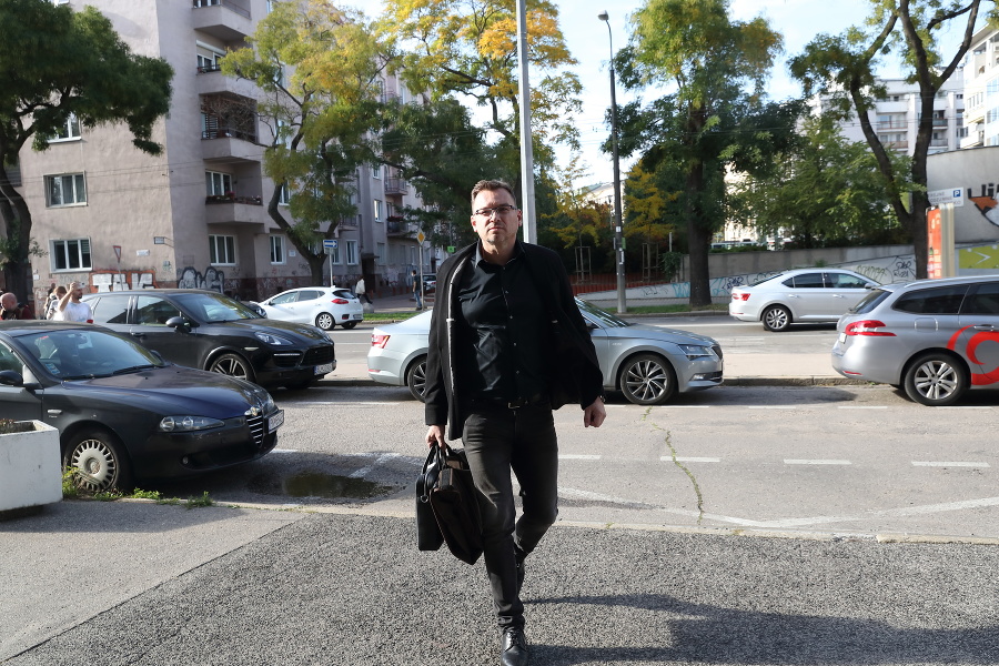 Advokát Kučera tvrdí, že jeho klient nebol agresívny.