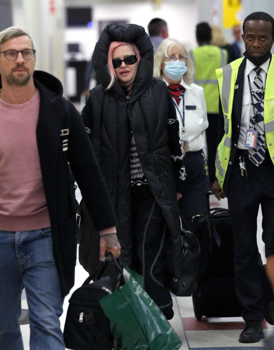 Madonna pôsobila na letisku