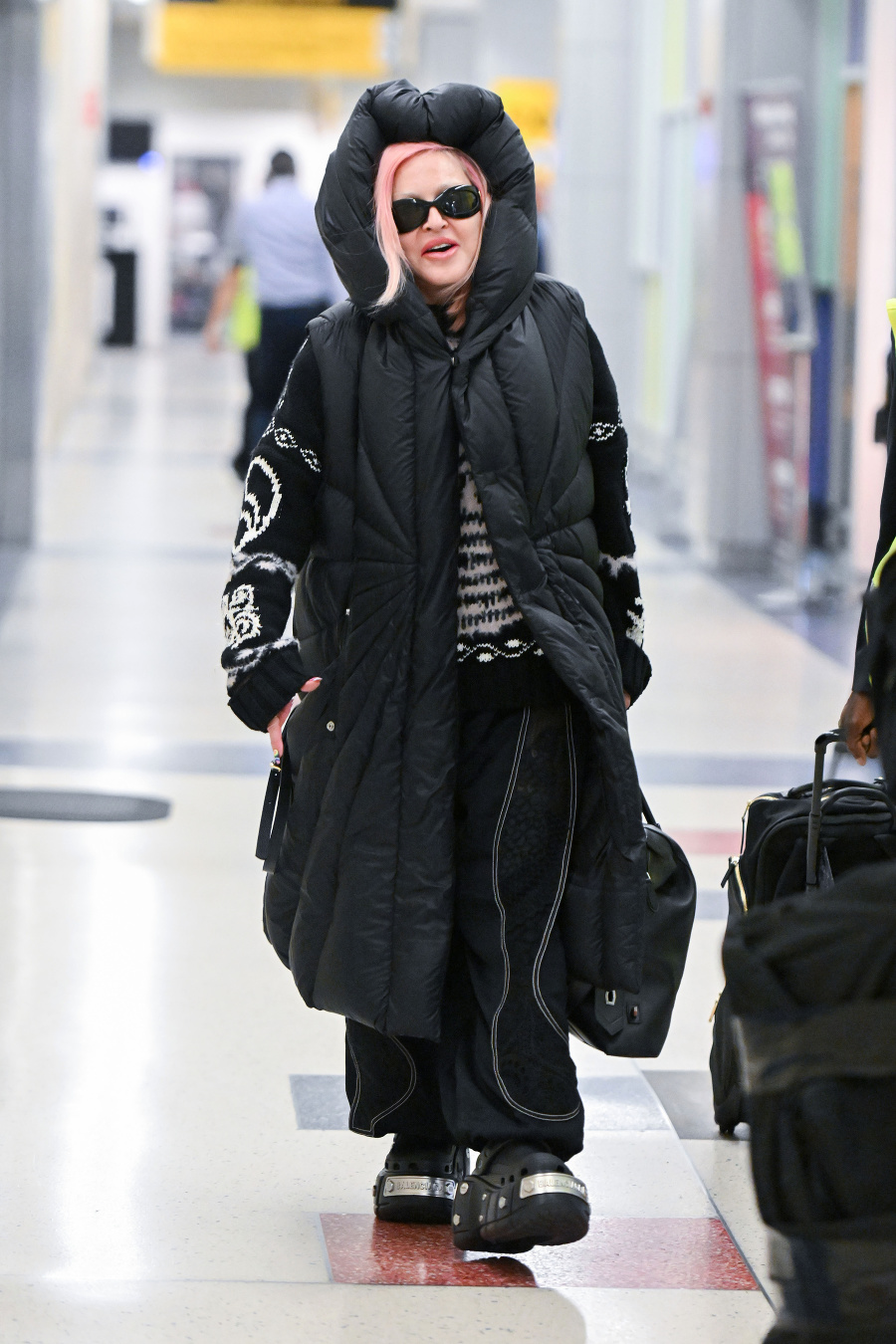 Madonna pôsobila na letisku