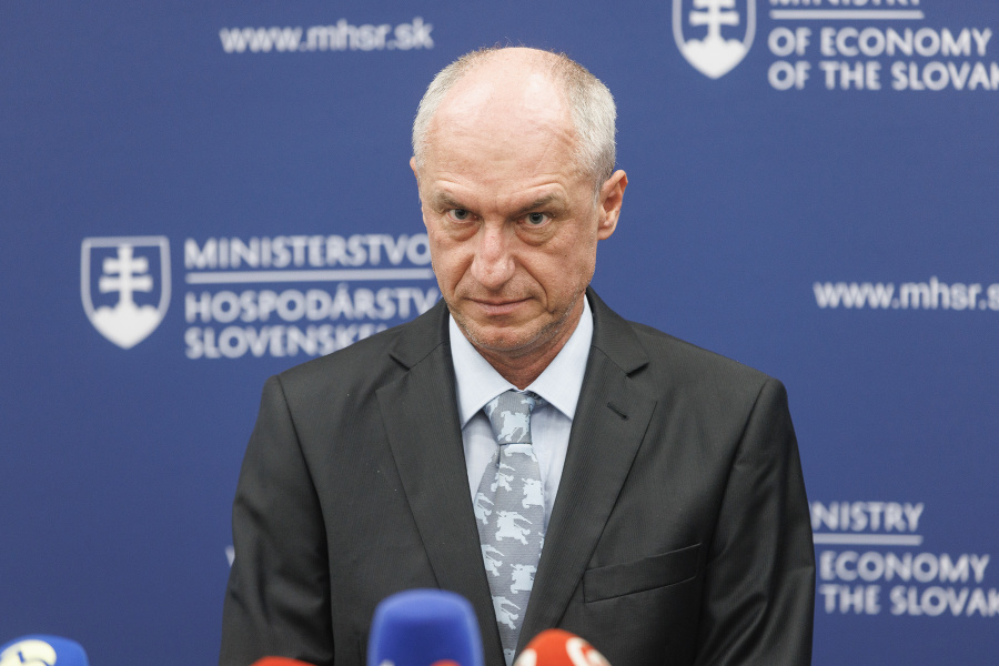 Minister Karel Hirman zatiaľ