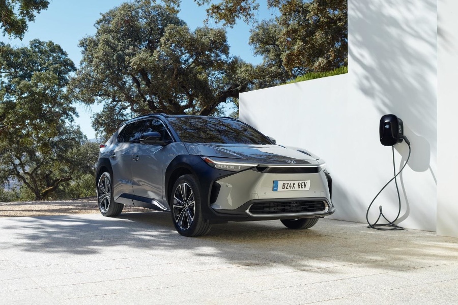 Toyota si dala patentovať nový systém nabíjania elektromobilov.