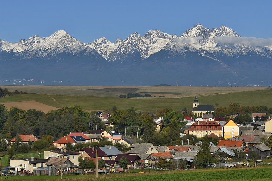 Panoráma zasnežených centrálnych Tatier