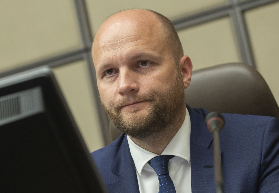 Na snímke minister obrany