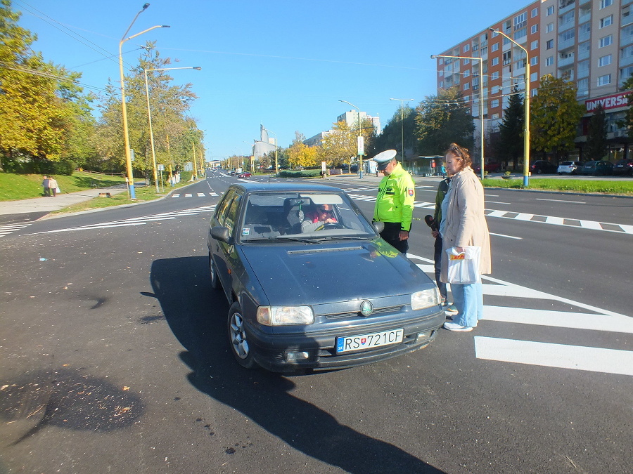 Policajti menej ohľaduplných vodičov