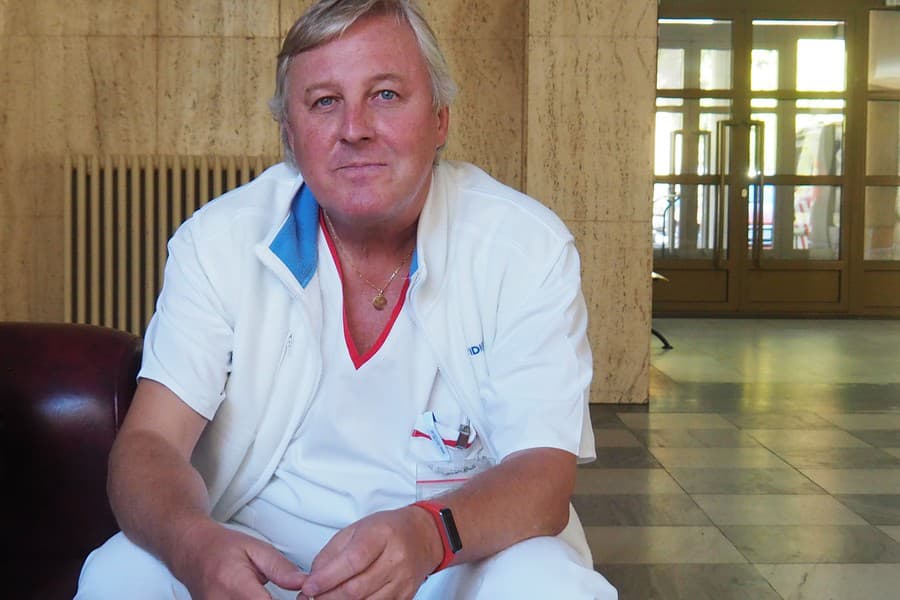 Primár hrudníkovej chirurgie Dalibor Piovarči.