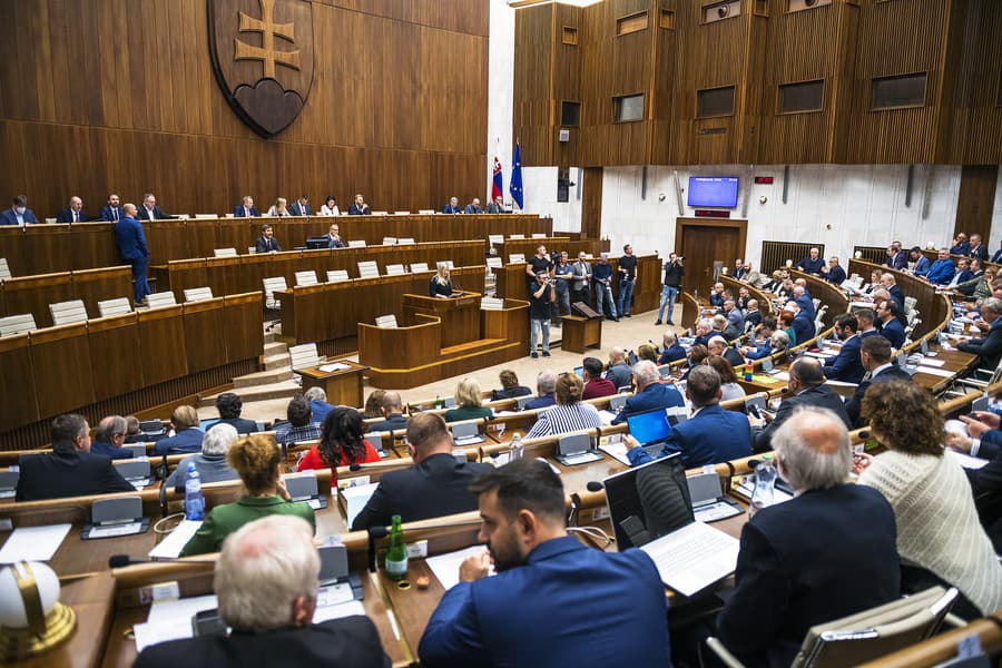 Zákonodarcov neobmäkčili ani tisícky