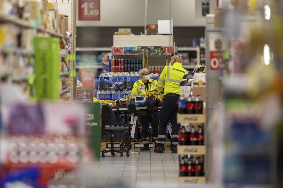 Muž ozbrojený nožom pobodal