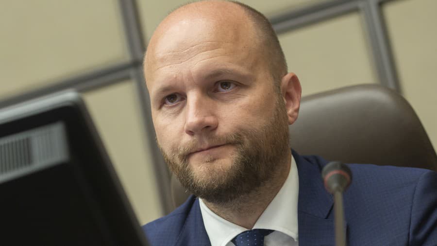 Na snímke minister obrany