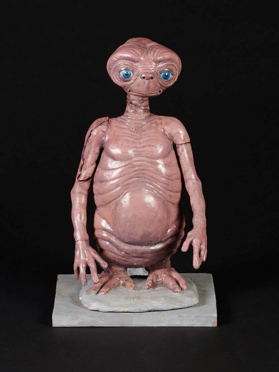 Model E. T. Cena: