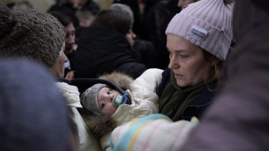 Ukrajinská utečenkyňa na železničnej